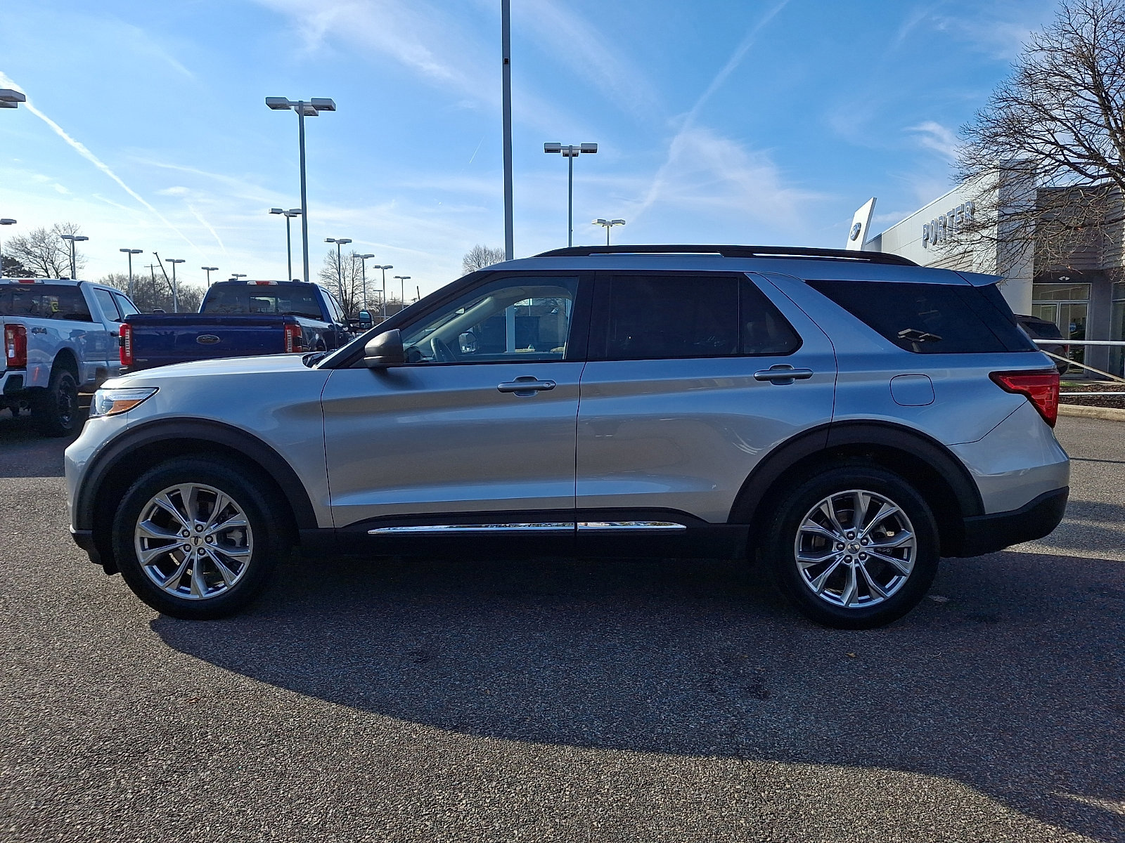 Certified 2024 Ford Explorer XLT w/ Equipment Group 202A image 3