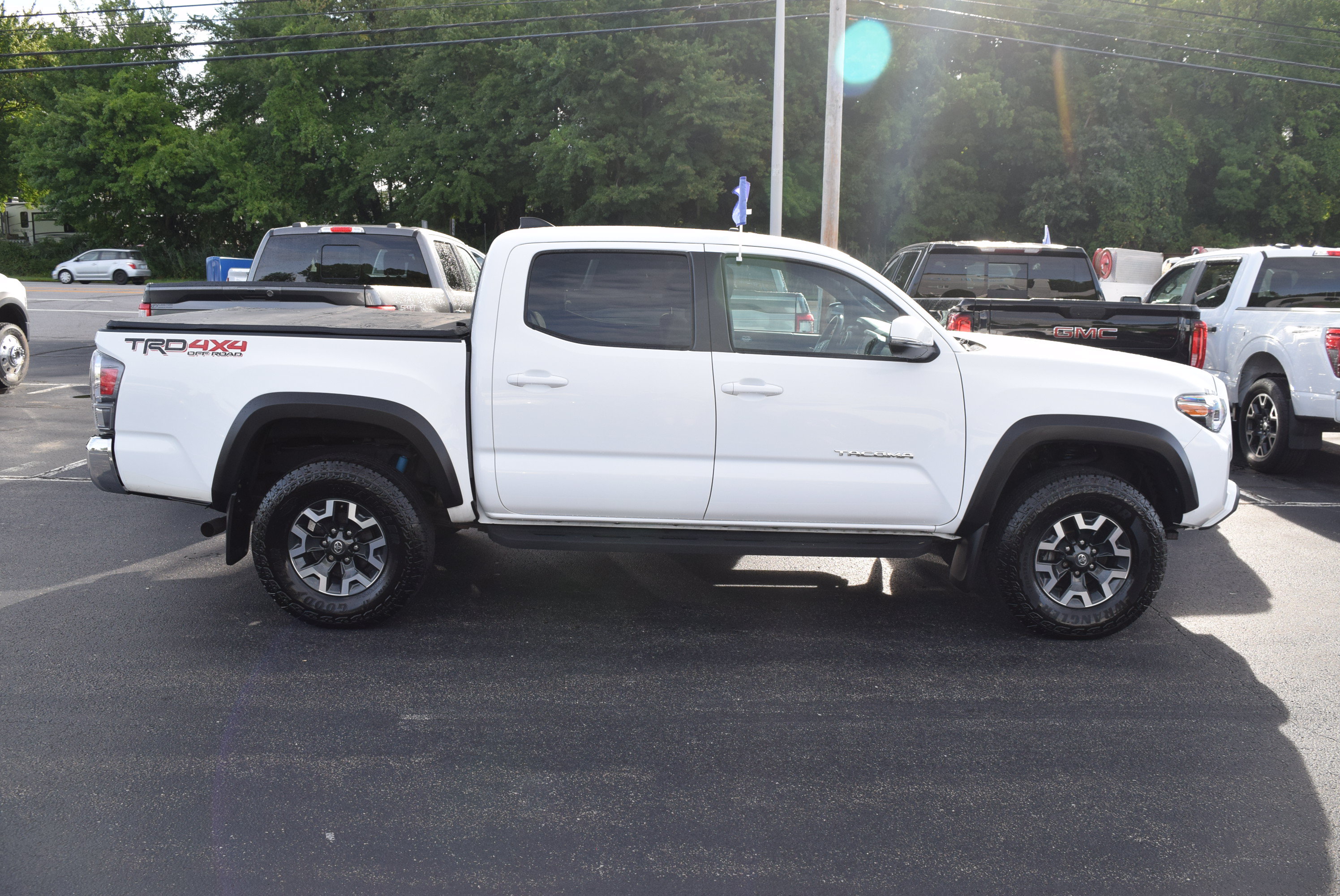 Used 2022 Toyota Tacoma TRD Off-Road AWD/4WD image 3
