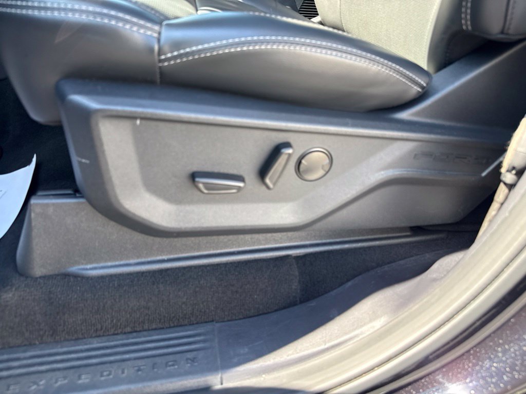 Certified 2025 Ford Expedition Platinum AWD/4WD image 17