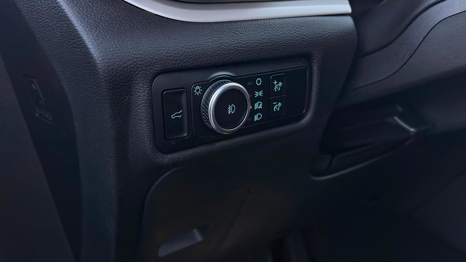 Certified 2023 Ford Explorer XLT w/ Equipment Group 202A image 17