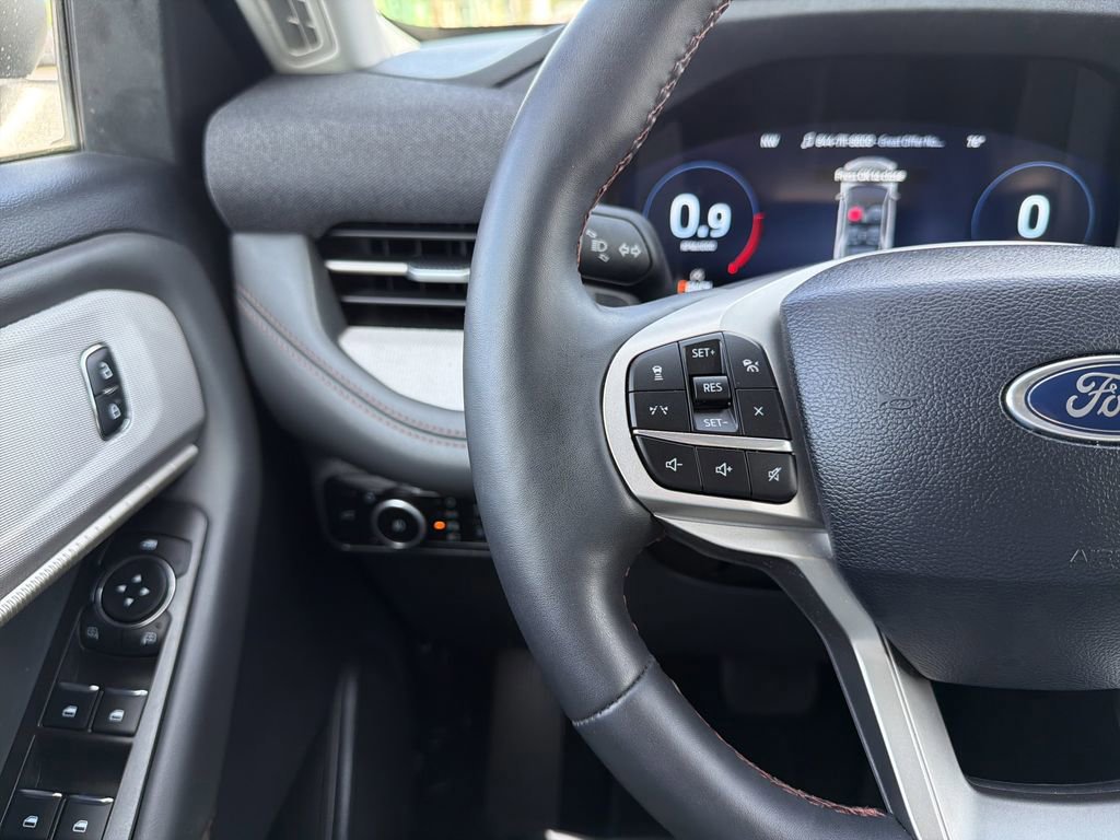 Certified 2025 Ford Explorer Active w/ Active Comfort Package image 30