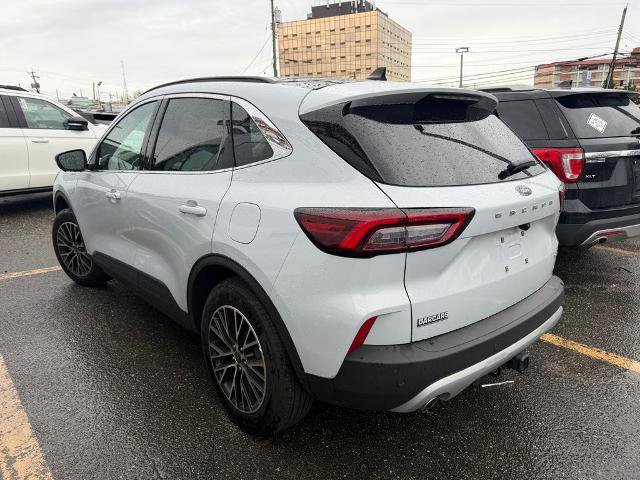 Certified 2025 Ford Escape SE w/ PHEV Premium Package image 4