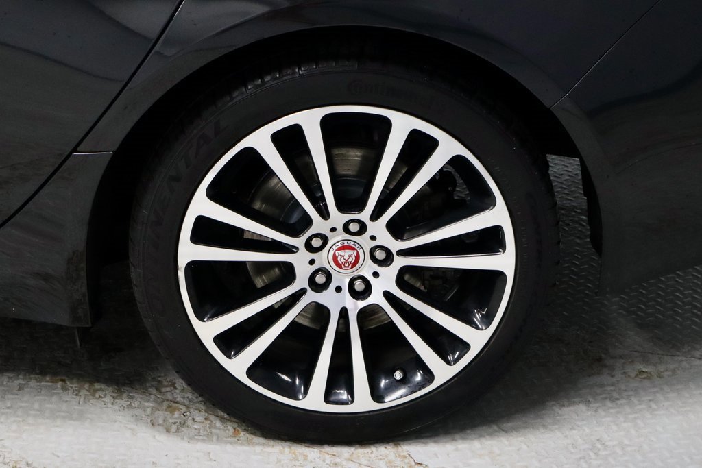 Used 2020 Jaguar XF Prestige image 18