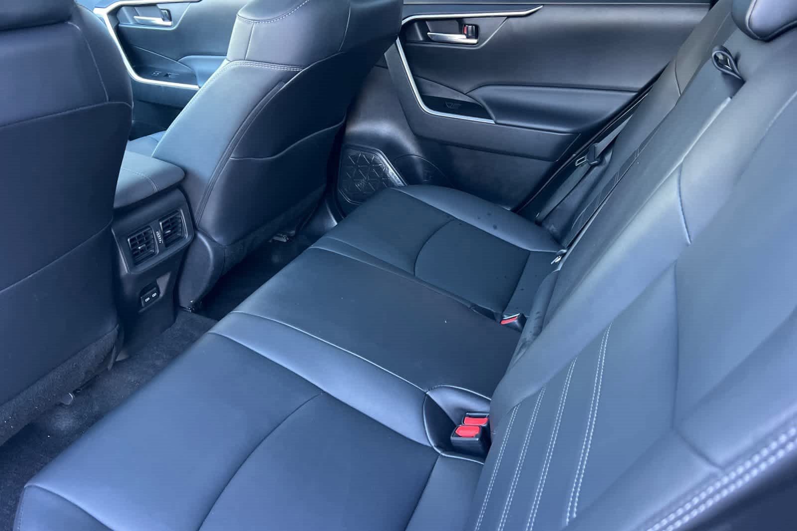 Used 2023 Toyota RAV4 XLE Premium image 10