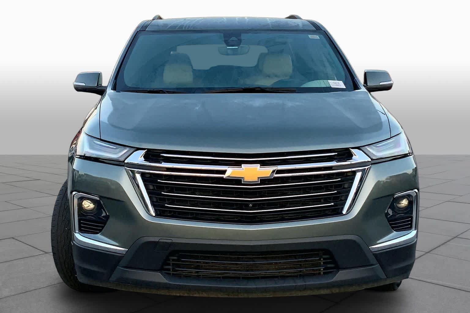 Used 2023 Chevrolet Traverse LT w/ LT Premium Package FWD image 4