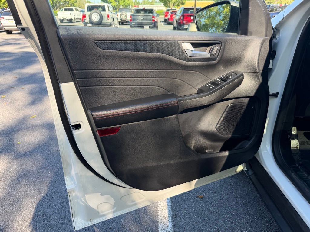 Certified 2023 Ford Escape ST-Line w/ Tech Pack #1 AWD/4WD image 13