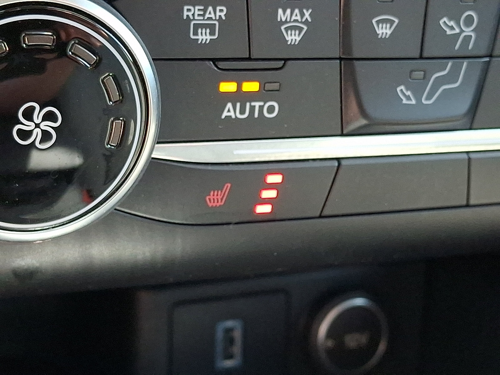 Certified 2020 Ford Escape SE AWD/4WD image 26