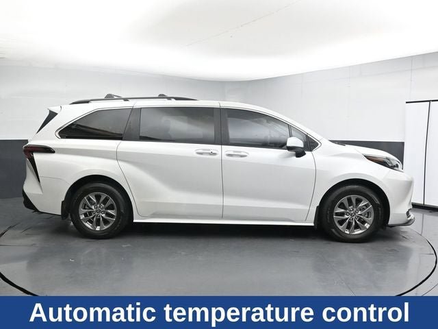 Used 2024 Toyota Sienna XLE FWD image 14