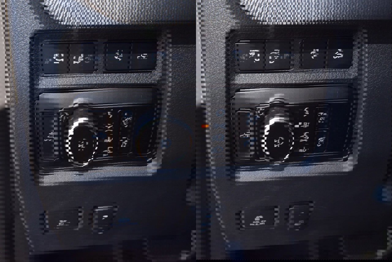 Certified 2024 Ford F250 Platinum w/ FX4 Off-Road Package image 33