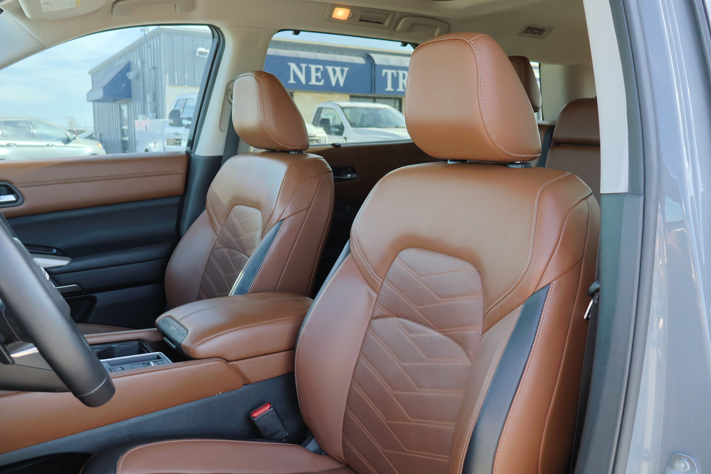 Used 2022 Nissan Pathfinder Platinum w/ Cargo Package image 15