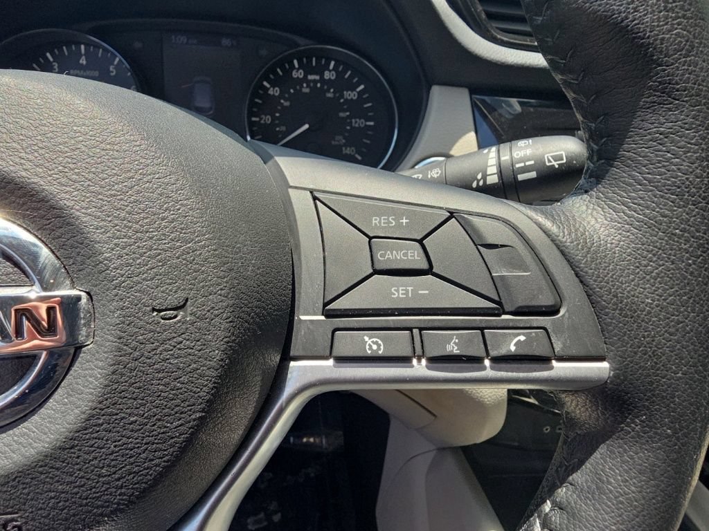 Used 2021 Nissan Rogue Sport SV AWD/4WD image 16
