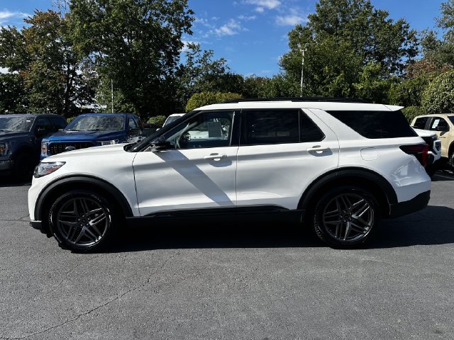 Certified 2025 Ford Explorer ST AWD/4WD image 8