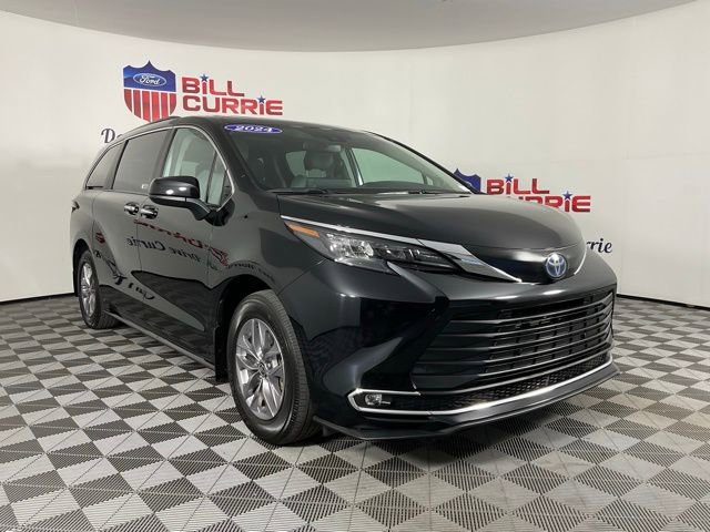 Used 2024 Toyota Sienna XLE image 1