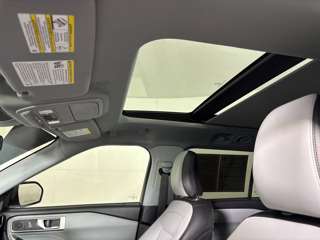 Certified 2021 Ford Explorer XLT w/ Equipment Group 202A RWD image 35