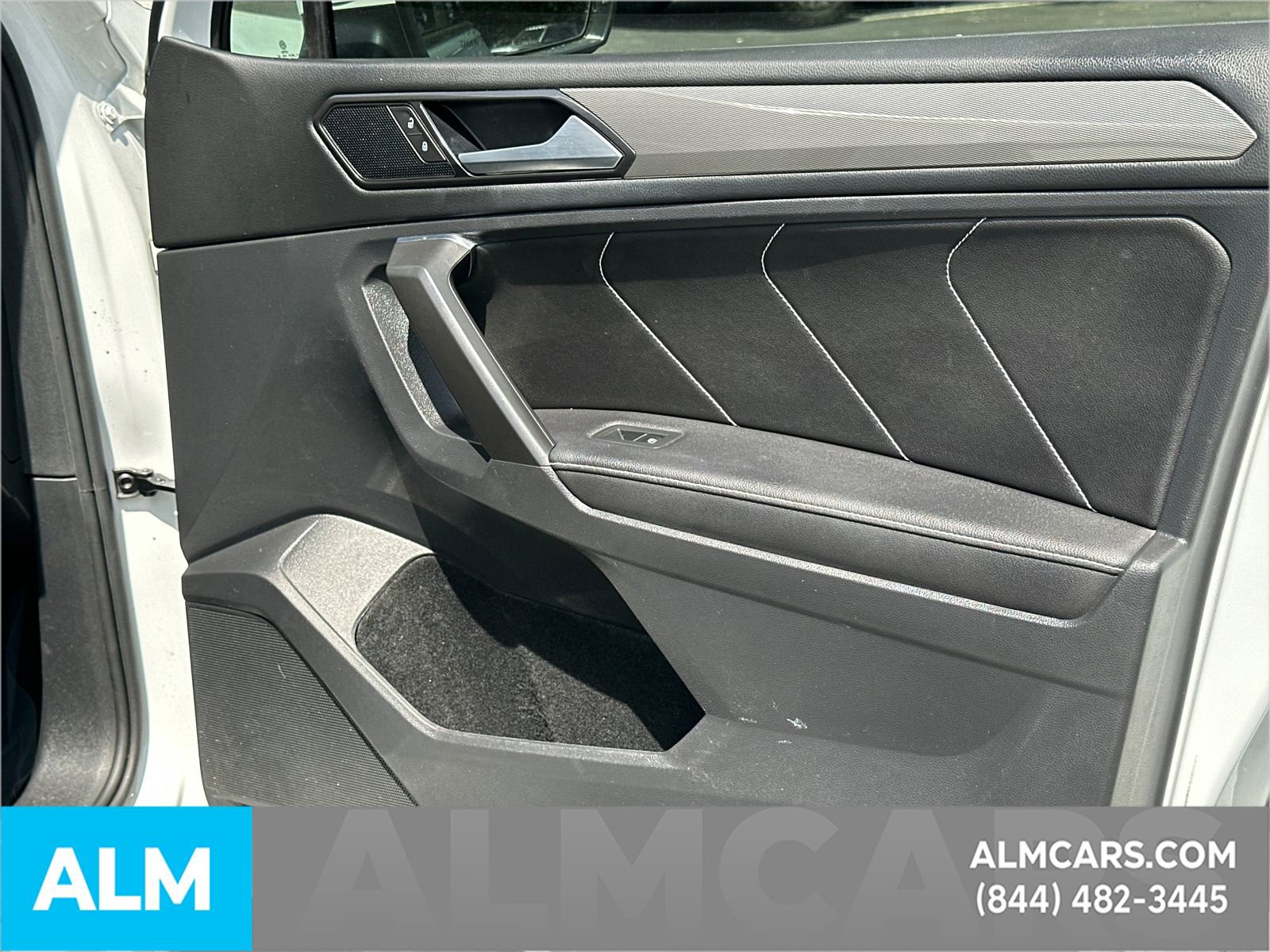 Used 2022 Volkswagen Tiguan SE FWD image 16