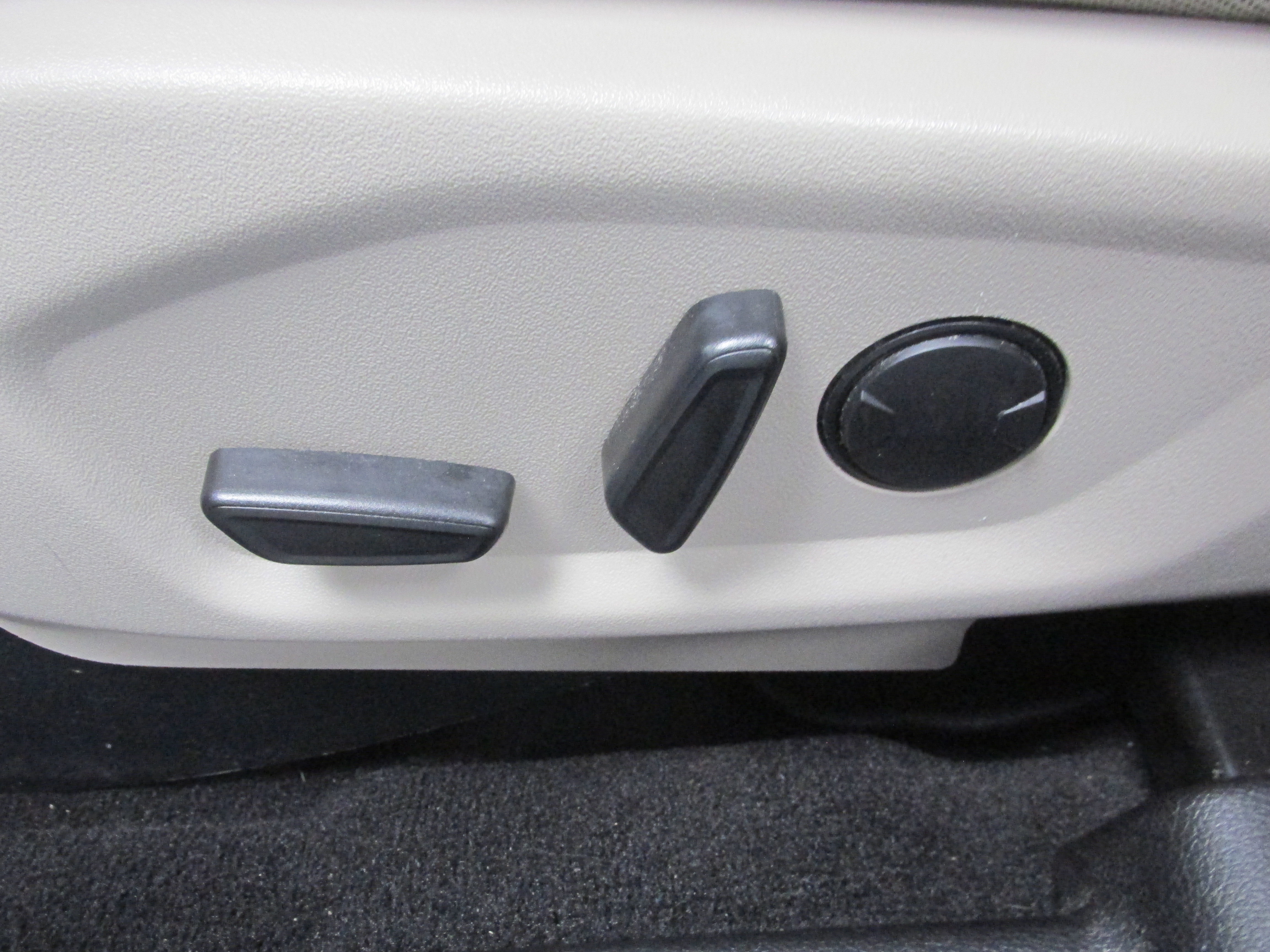 Certified 2019 Ford Explorer XLT w/ Equipment Group 201A image 33