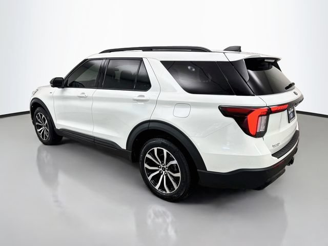 Certified 2025 Ford Explorer ST-Line AWD/4WD image 5