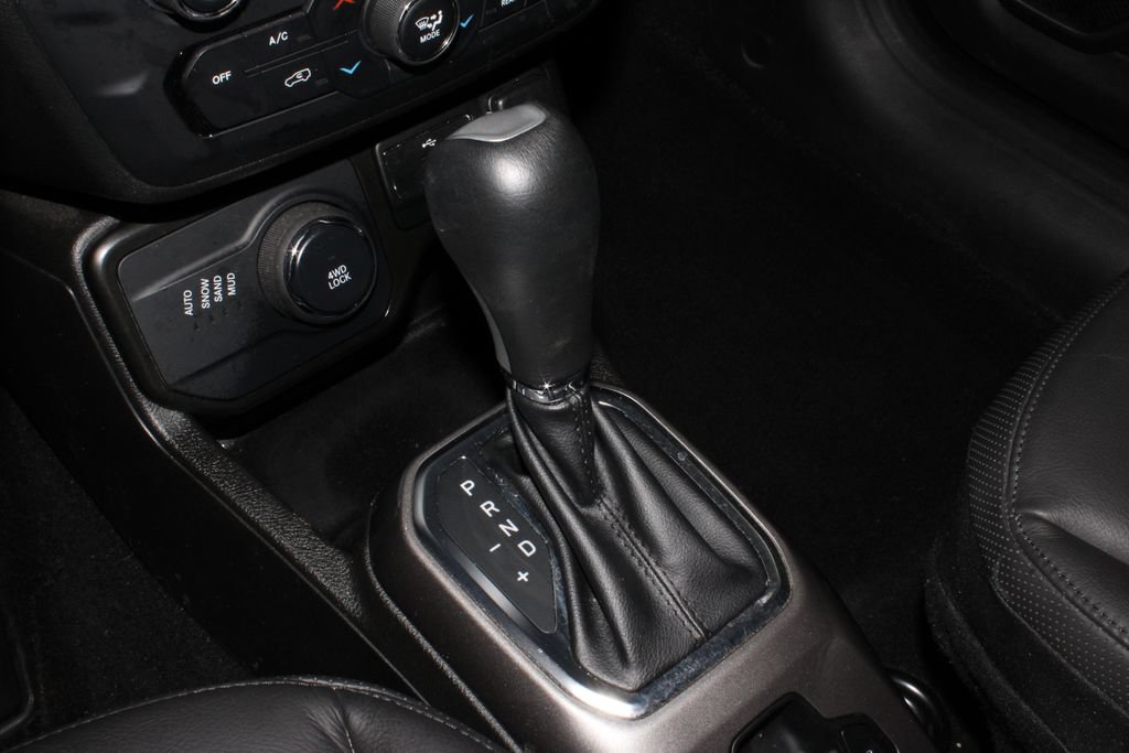 Used 2022 Jeep Renegade Limited AWD/4WD image 32