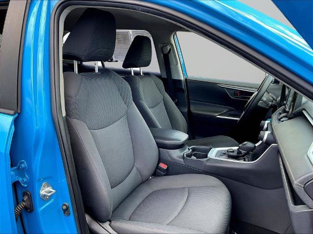 Used 2019 Toyota RAV4 LE w/ Carpet Mat Package AWD/4WD image 32