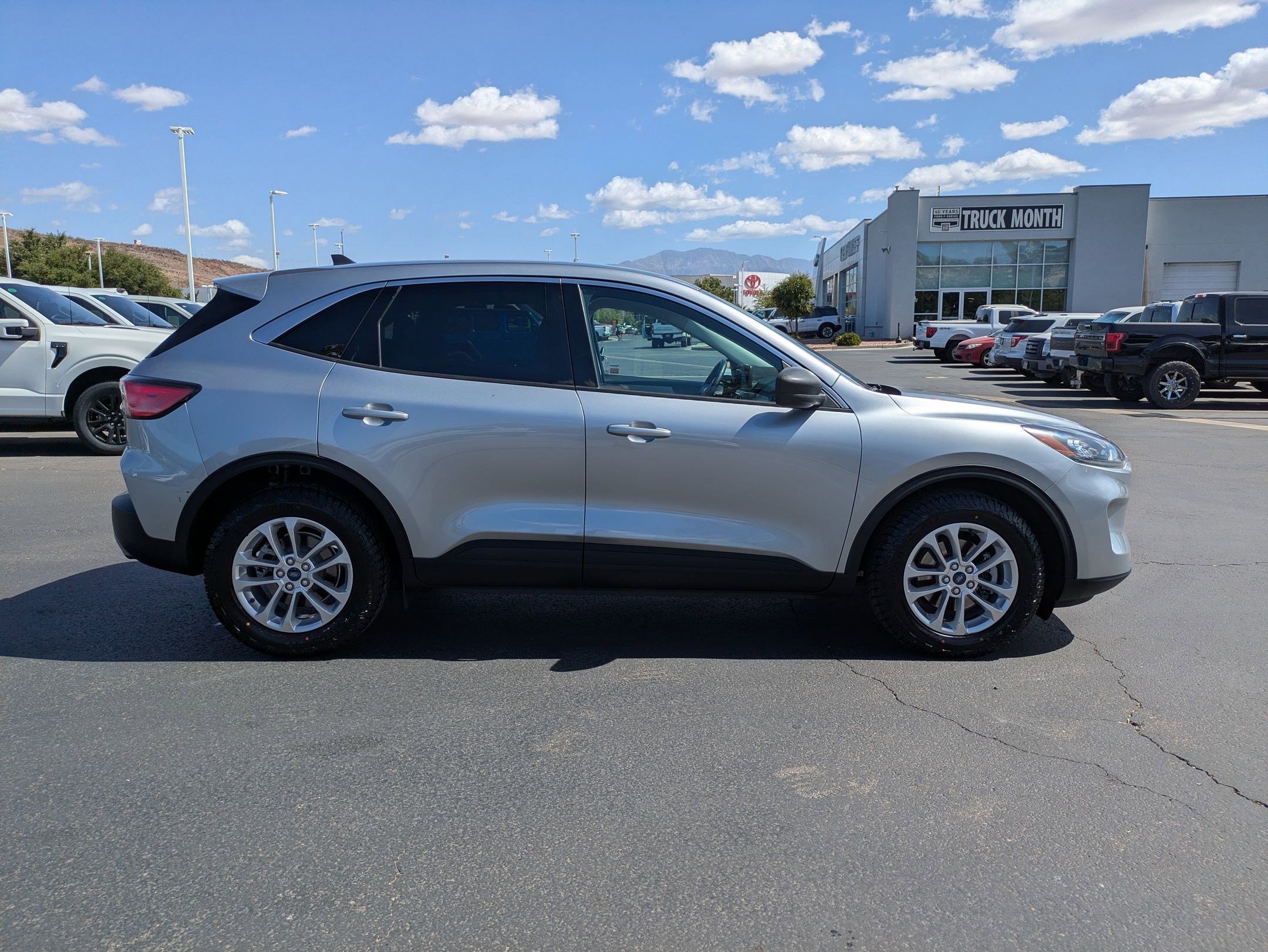 Certified 2022 Ford Escape SE w/ Convenience Package FWD image 3