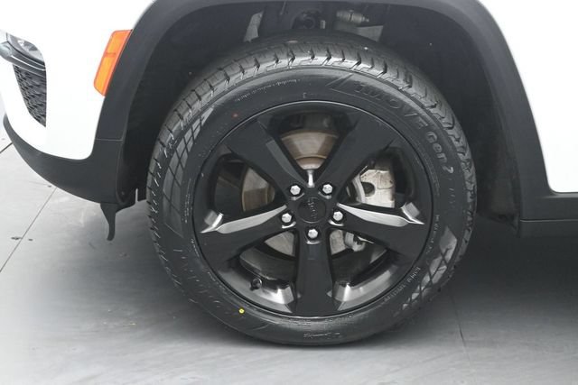 Used 2023 Jeep Grand Cherokee Limited w/ Black Appearance Package AWD/4WD image 34