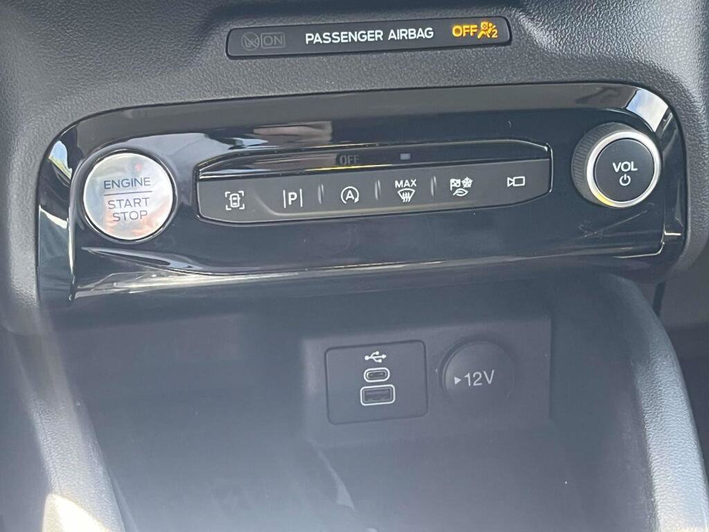 Certified 2024 Ford Escape Platinum AWD/4WD image 30