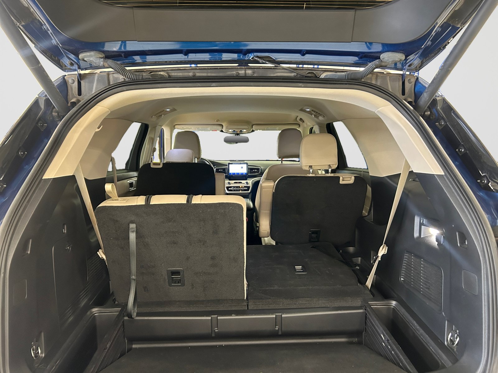Certified 2022 Ford Explorer XLT w/ Equipment Group 202A RWD image 15