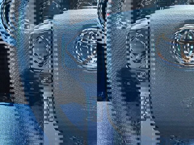 Used 2023 Toyota Tacoma TRD Off-Road w/ Technology Package AWD/4WD image 17