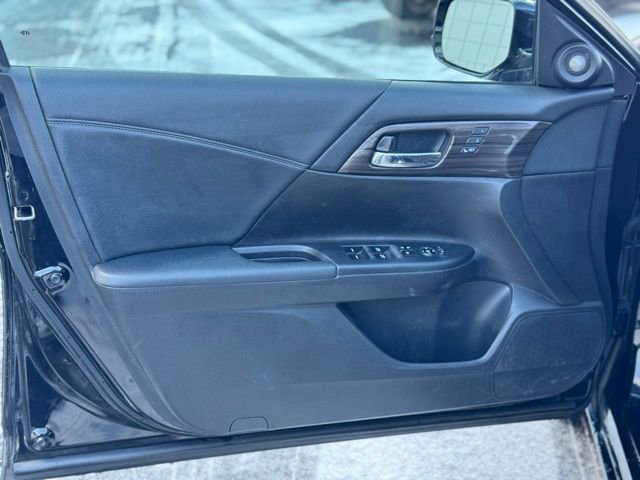 Used 2017 Honda Accord EX-L image 10