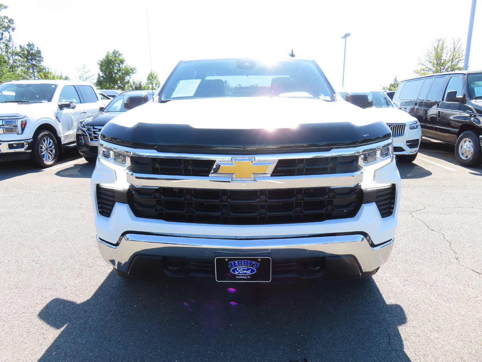 Used 2024 Chevrolet Silverado 1500 LT AWD/4WD image 2
