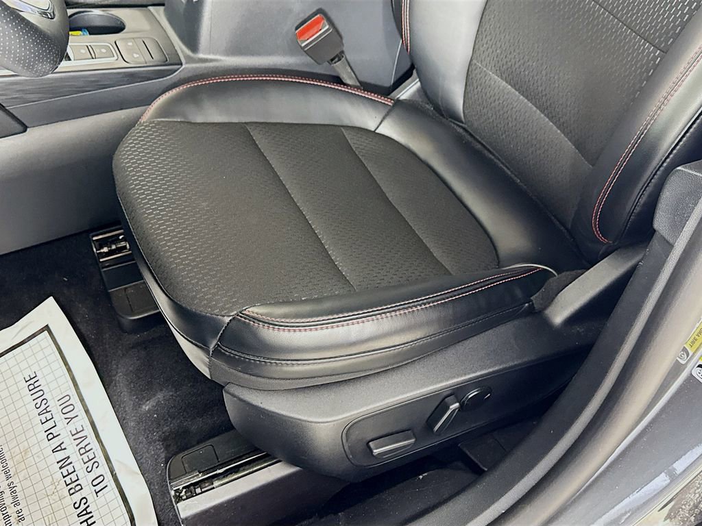 Certified 2025 Ford Escape ST-Line image 21