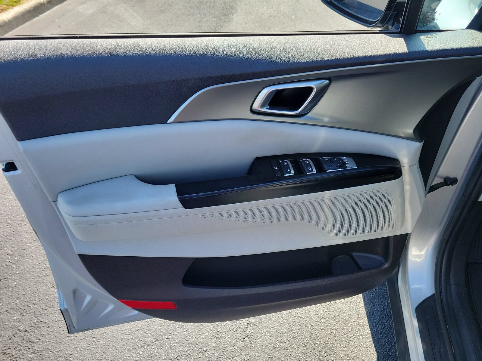 Used 2022 Kia Carnival LX FWD image 13