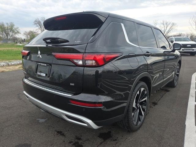 Used 2022 Mitsubishi Outlander SE AWD/4WD image 4
