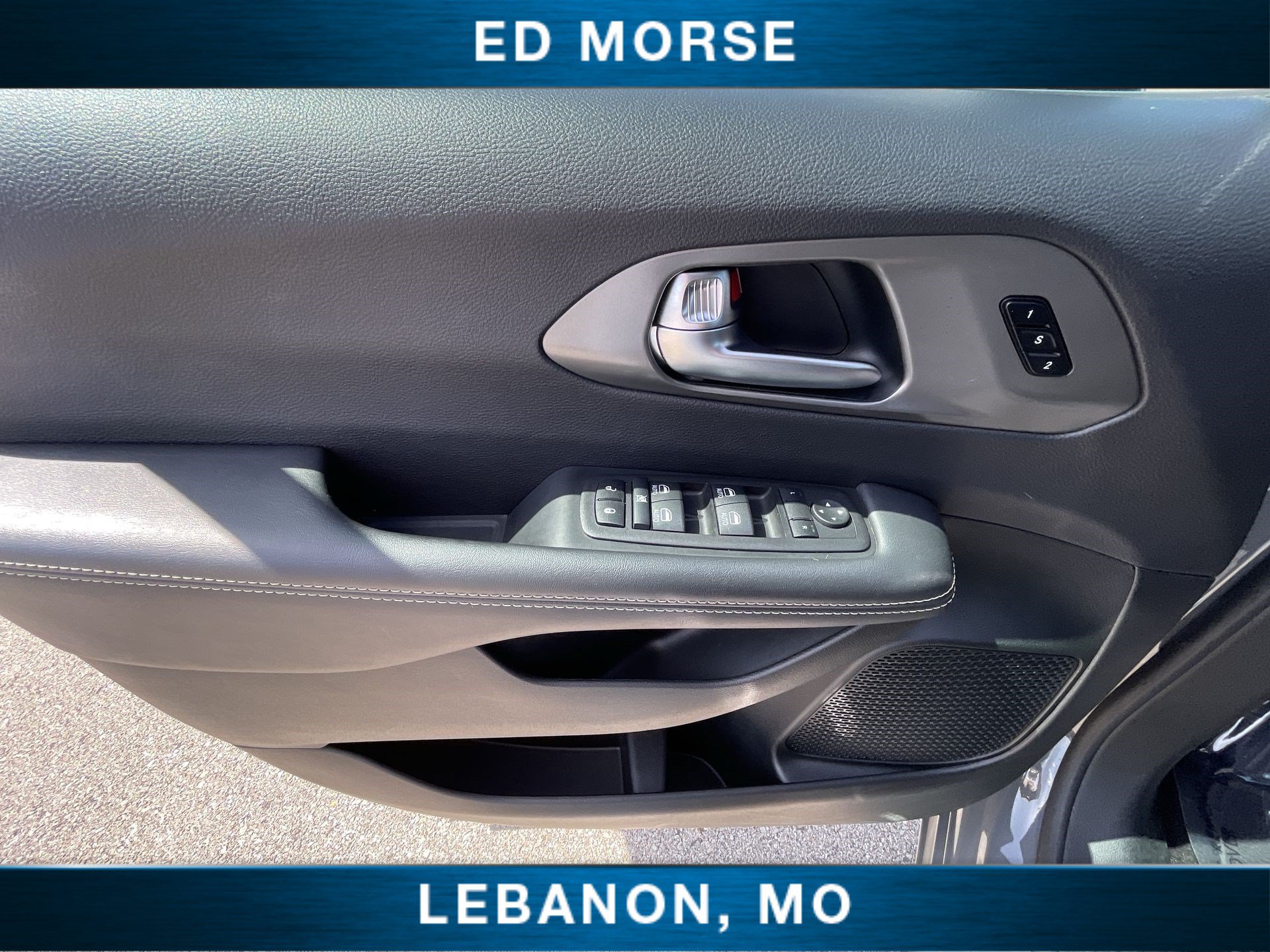 Used 2025 Chrysler Pacifica Select FWD image 20