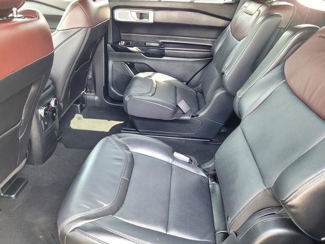 Certified 2024 Ford Explorer Platinum w/ Technology Package AWD/4WD image 13