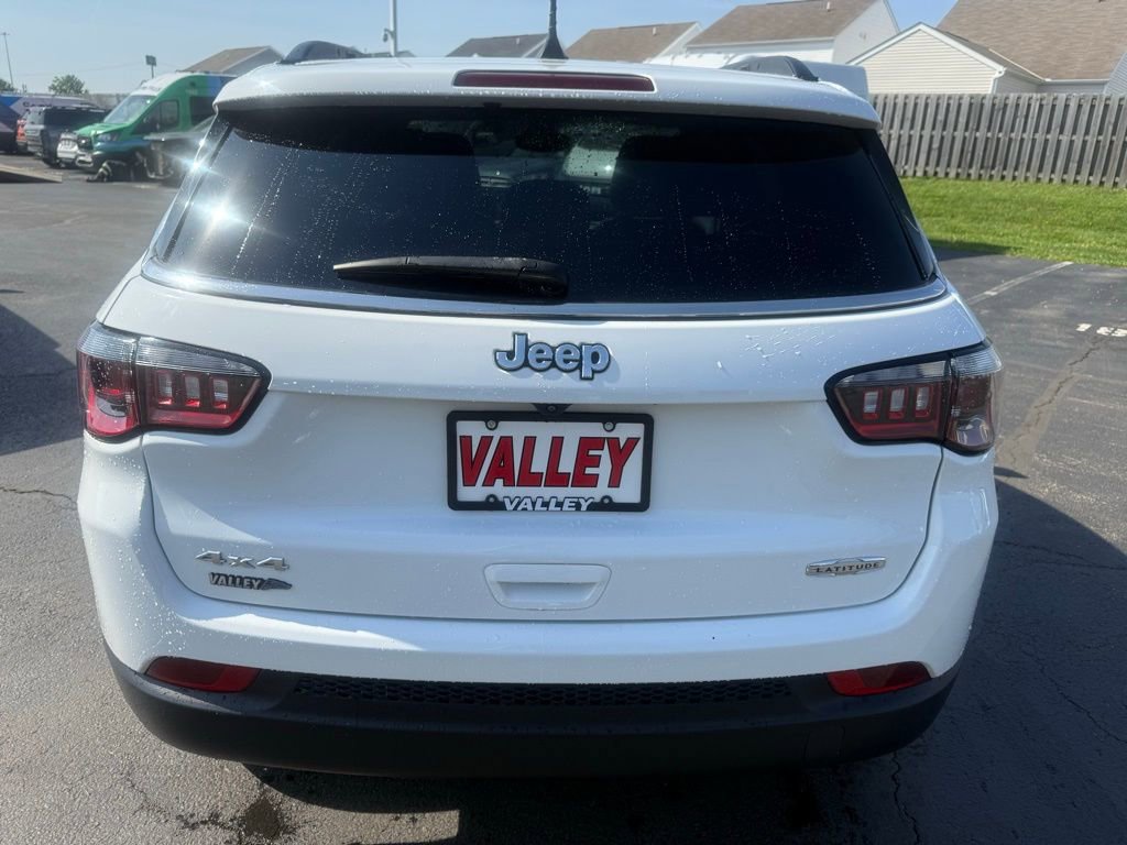 Used 2023 Jeep Compass Latitude w/ Convenience Group AWD/4WD image 4