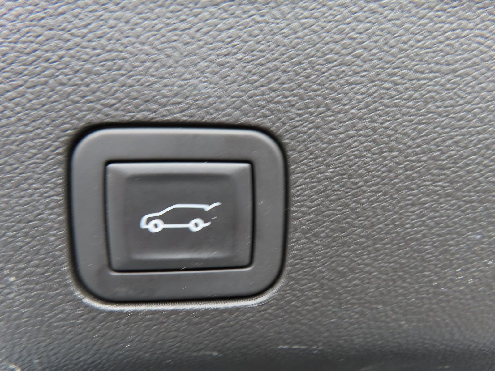 Used 2025 Chevrolet Tahoe LT image 37