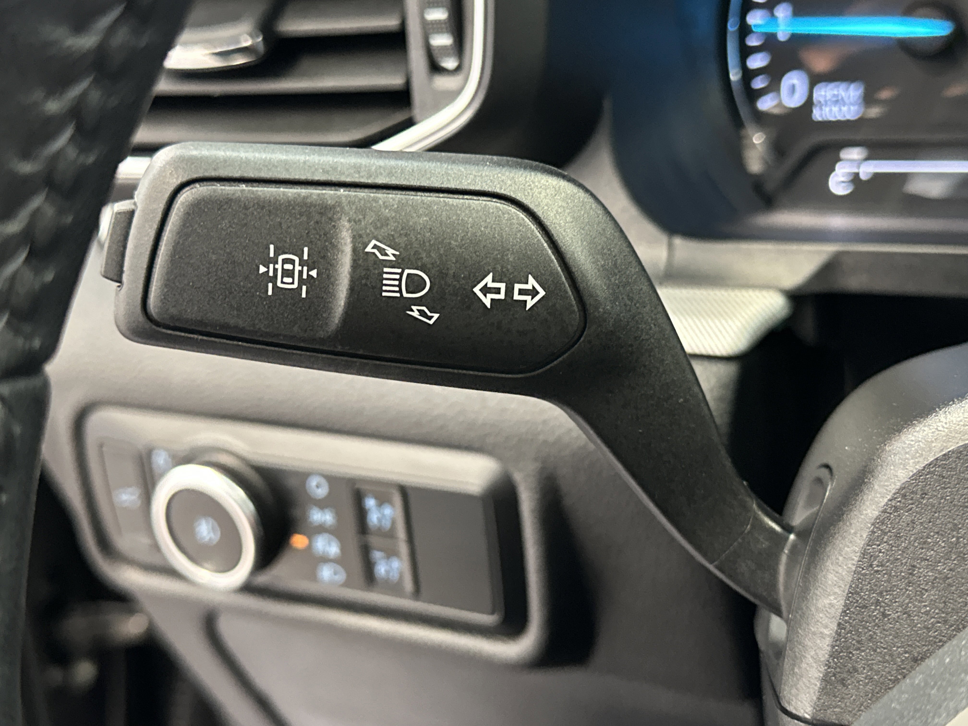 Certified 2023 Ford Explorer XLT w/ Equipment Group 202A image 38