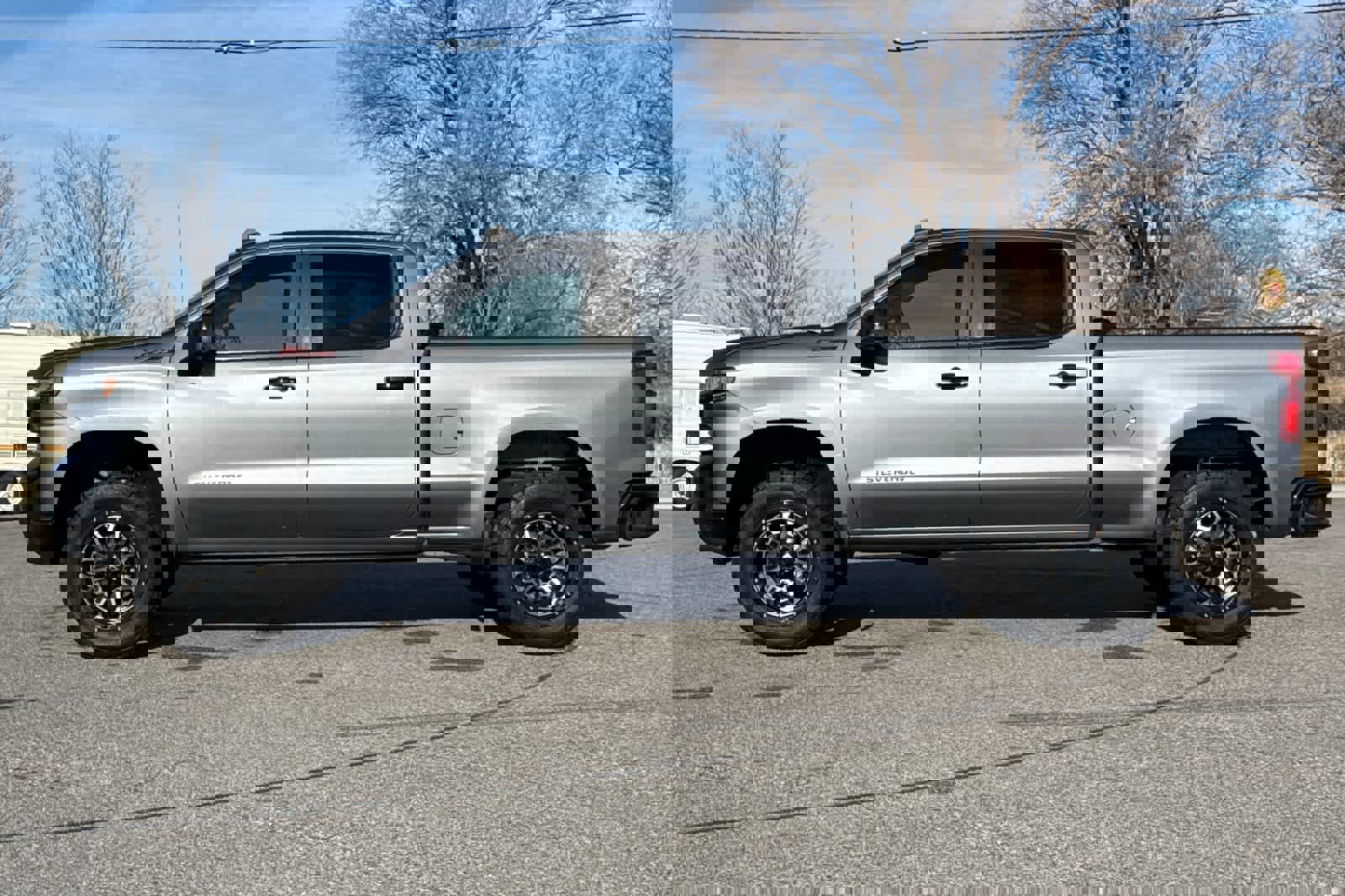 Used 2021 Chevrolet Silverado 1500 LT Trail Boss image 2