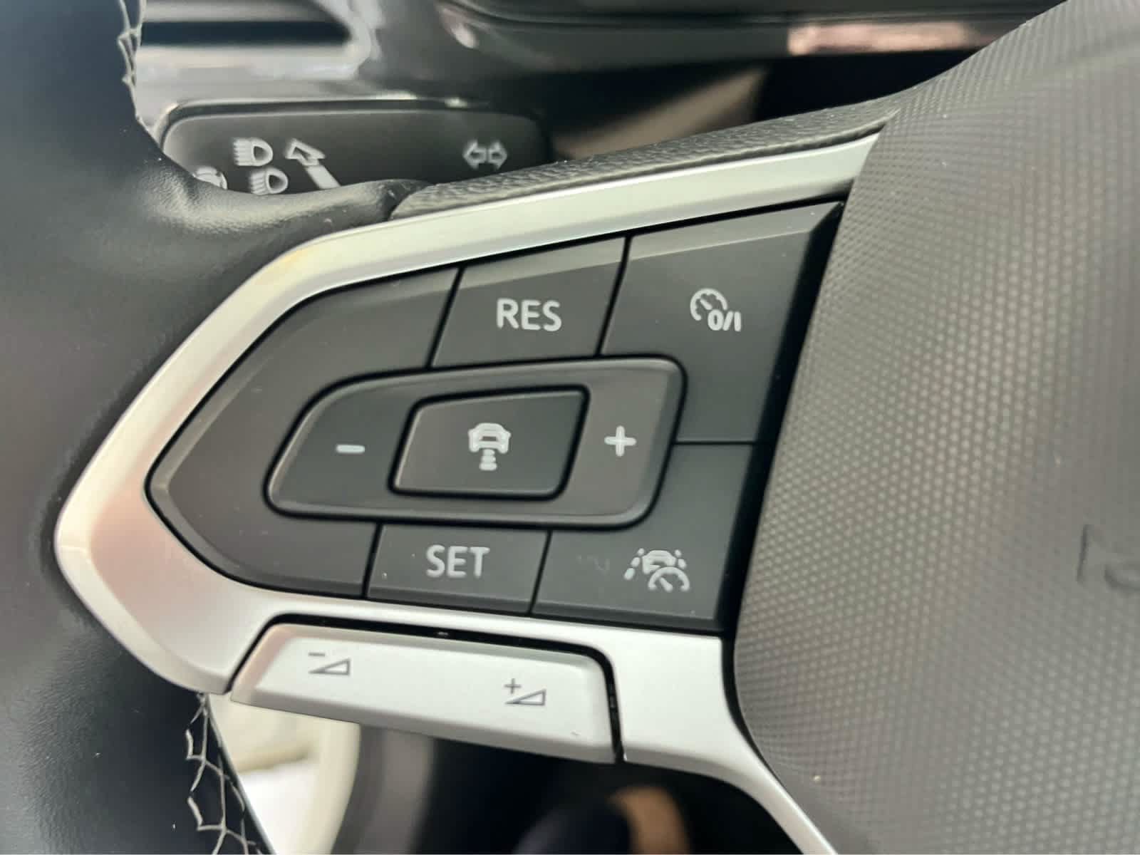 Used 2022 Volkswagen Taos SEL AWD/4WD image 28