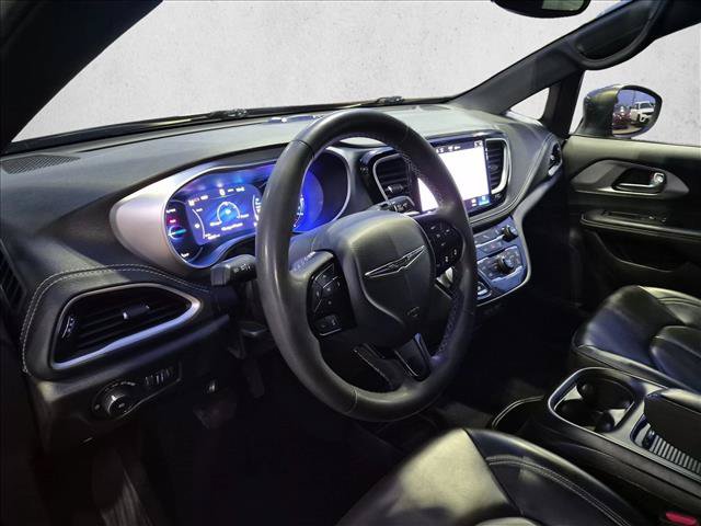 Used 2023 Chrysler Pacifica Touring-L w/ S Appearance Package FWD image 10