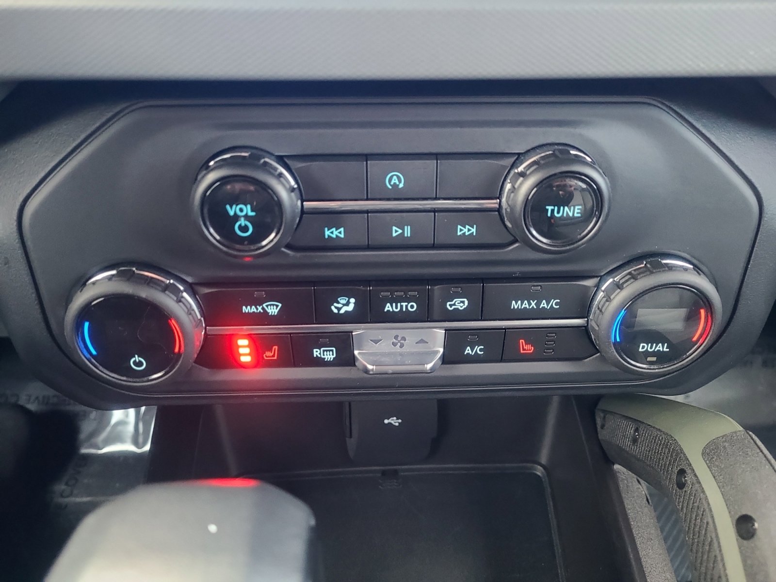 Certified 2024 Ford Bronco Everglades image 30