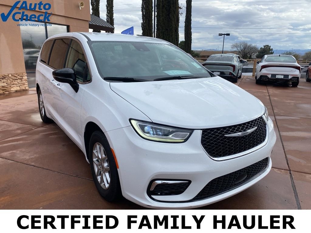 Used 2024 Chrysler Pacifica Touring-L image 10