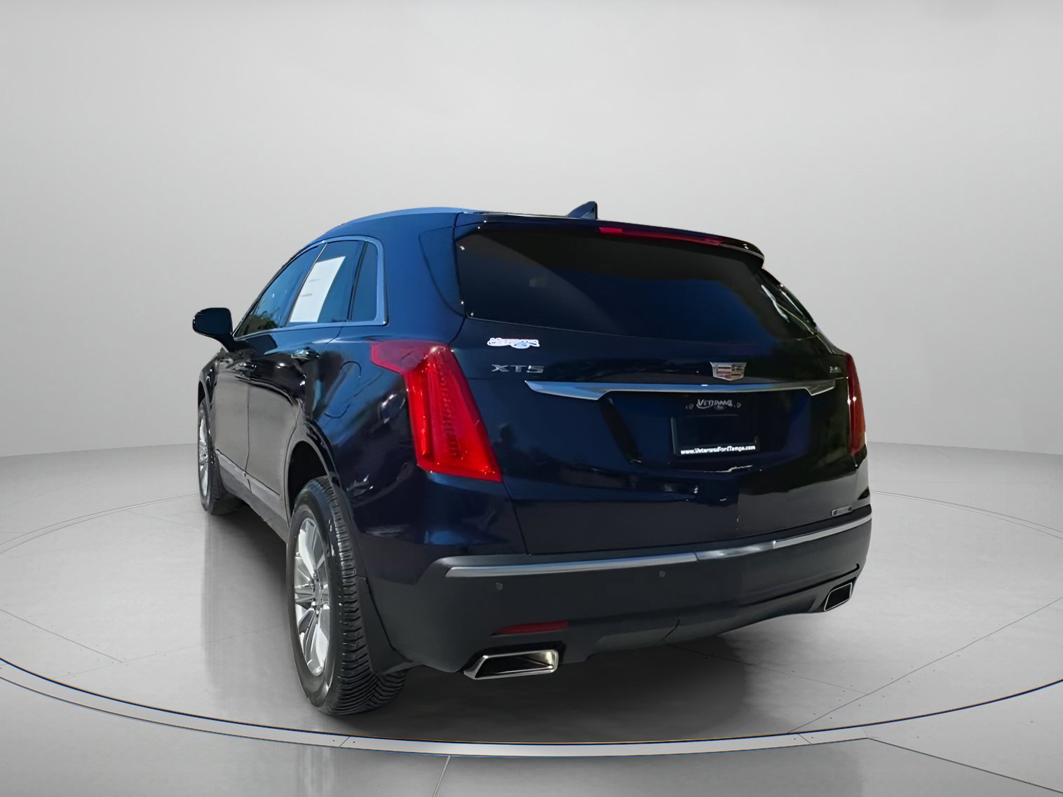 Used 2017 Cadillac XT5 Luxury w/ Driver Awareness Package image 15