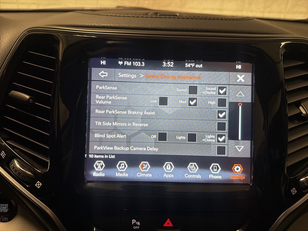 Used 2020 Jeep Cherokee Limited image 19