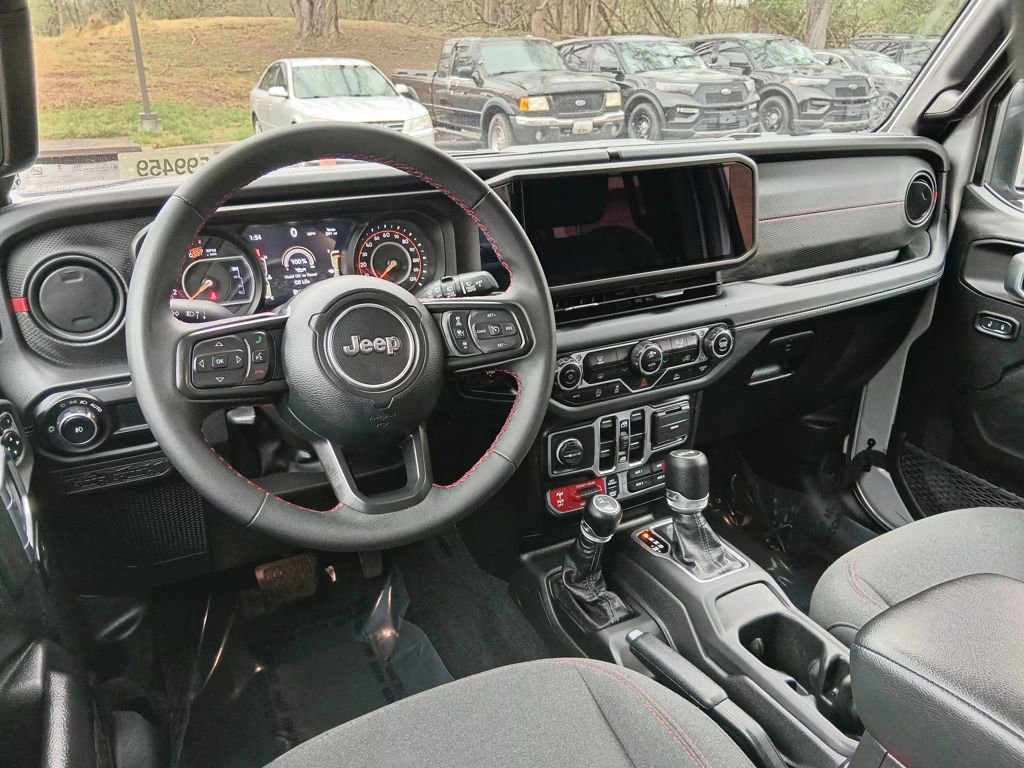 Used 2024 Jeep Wrangler Unlimited Rubicon AWD/4WD image 13
