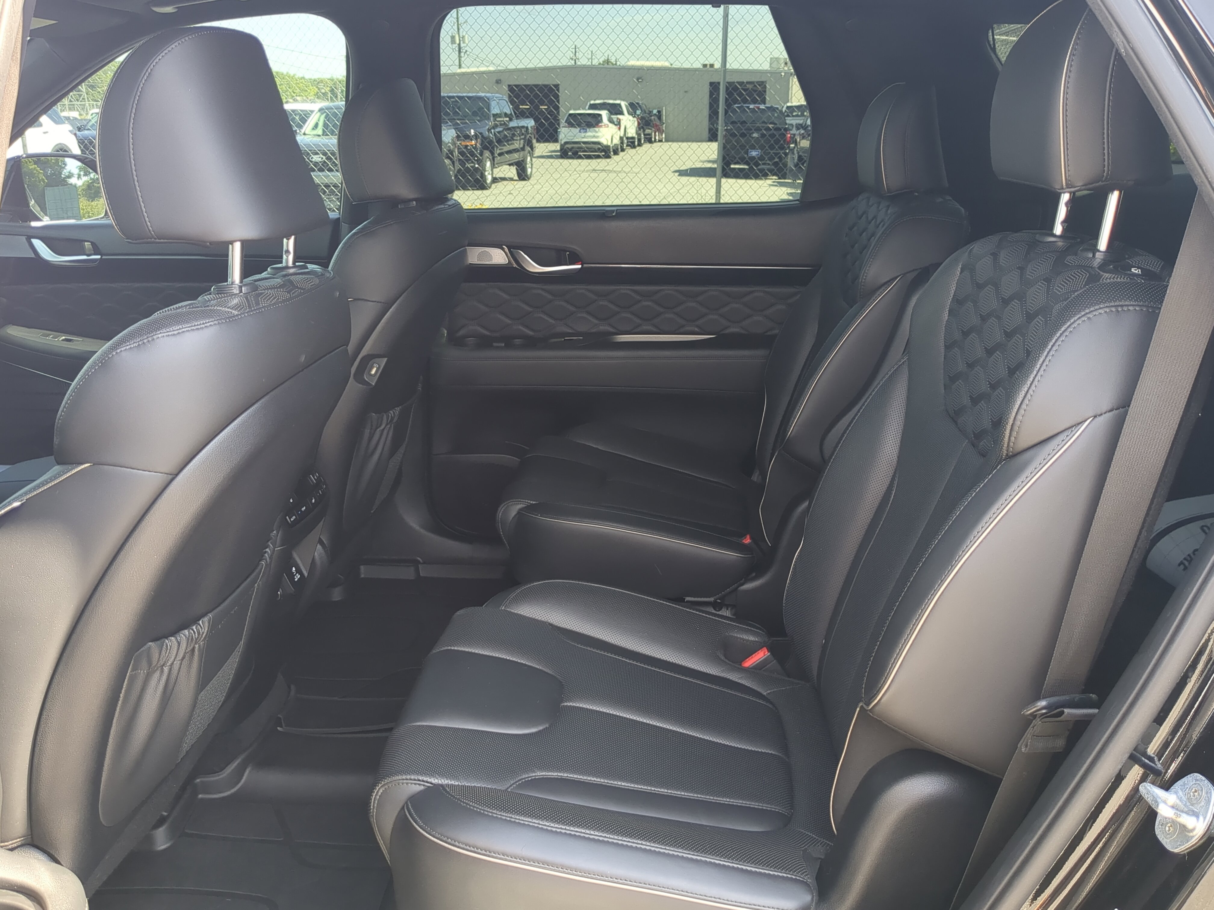 Used 2022 Hyundai Palisade Calligraphy w/ Winter Package FWD image 12