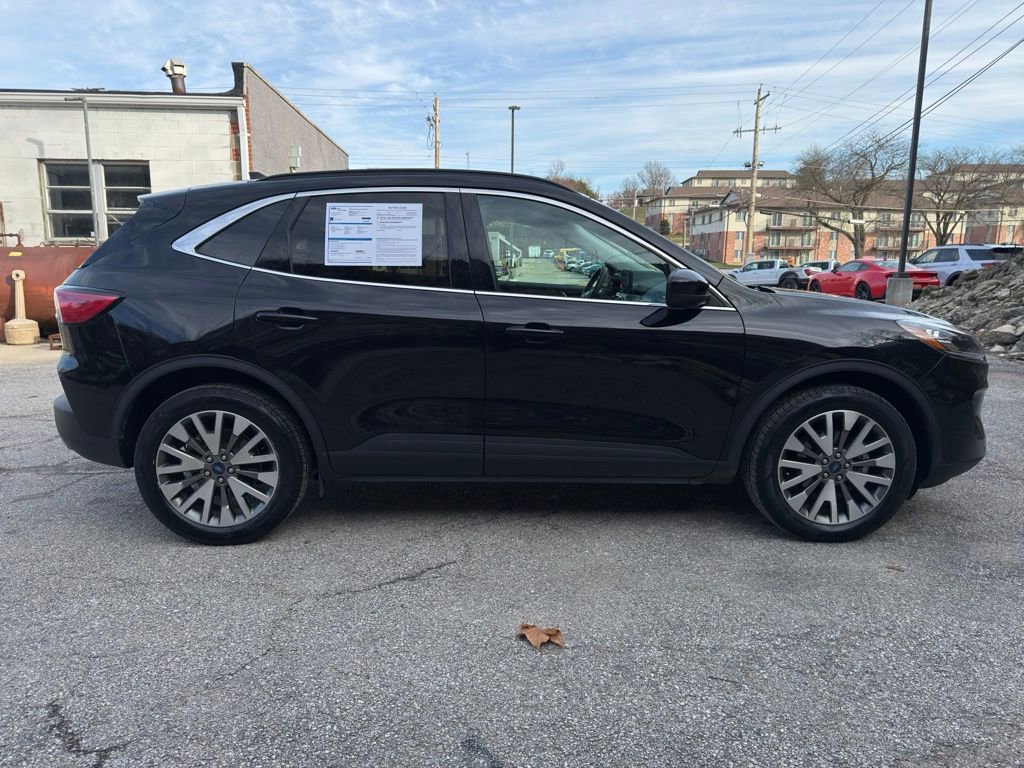 Certified 2022 Ford Escape Titanium w/ Class II Trailer Tow Package image 4