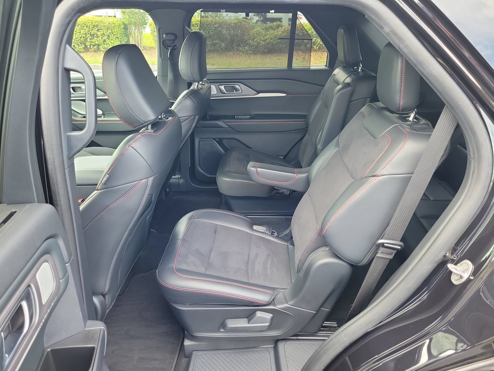 Certified 2025 Ford Explorer ST RWD image 11