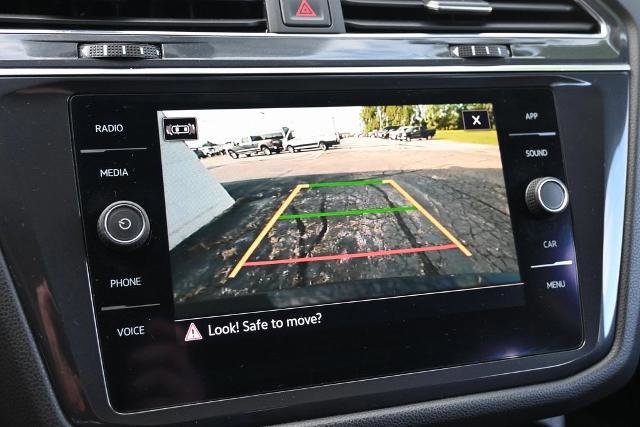 Used 2021 Volkswagen Tiguan SE image 33
